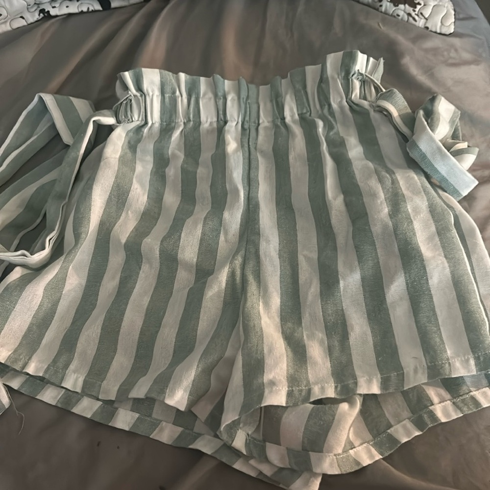 They don’t fit size, extra small color, white, and green stripes